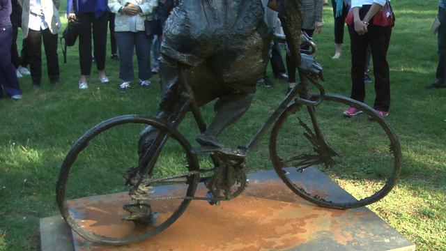 Tour One of the Largest Sculpture Parks in the NorthEast at the Nassau County Museum of Art смотреть онлайн
