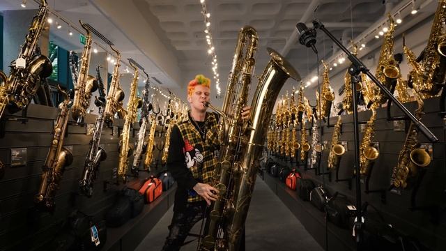Leo P meets our CONTRABASS SAXOPHONE смотреть онлайн
