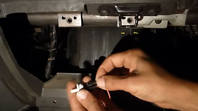 طريقة عمل اضاءة تلقائية لدرج تابلوة السيارة how to make light in Drawer car dashboard смотреть онлайн
