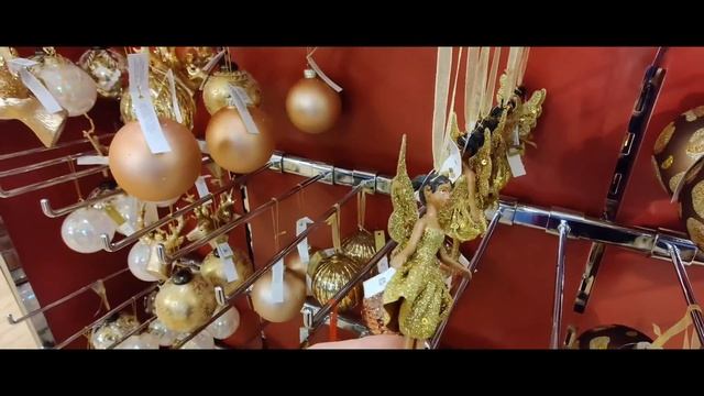 Как в Британии украшают дома на Рождество, о ёлочных игрушках и традициях. смотреть онлайн