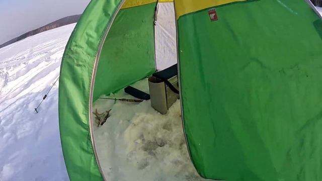 Рыбалка на Новомариинском пруду в глухозимье. Заезд по льду. смотреть онлайн