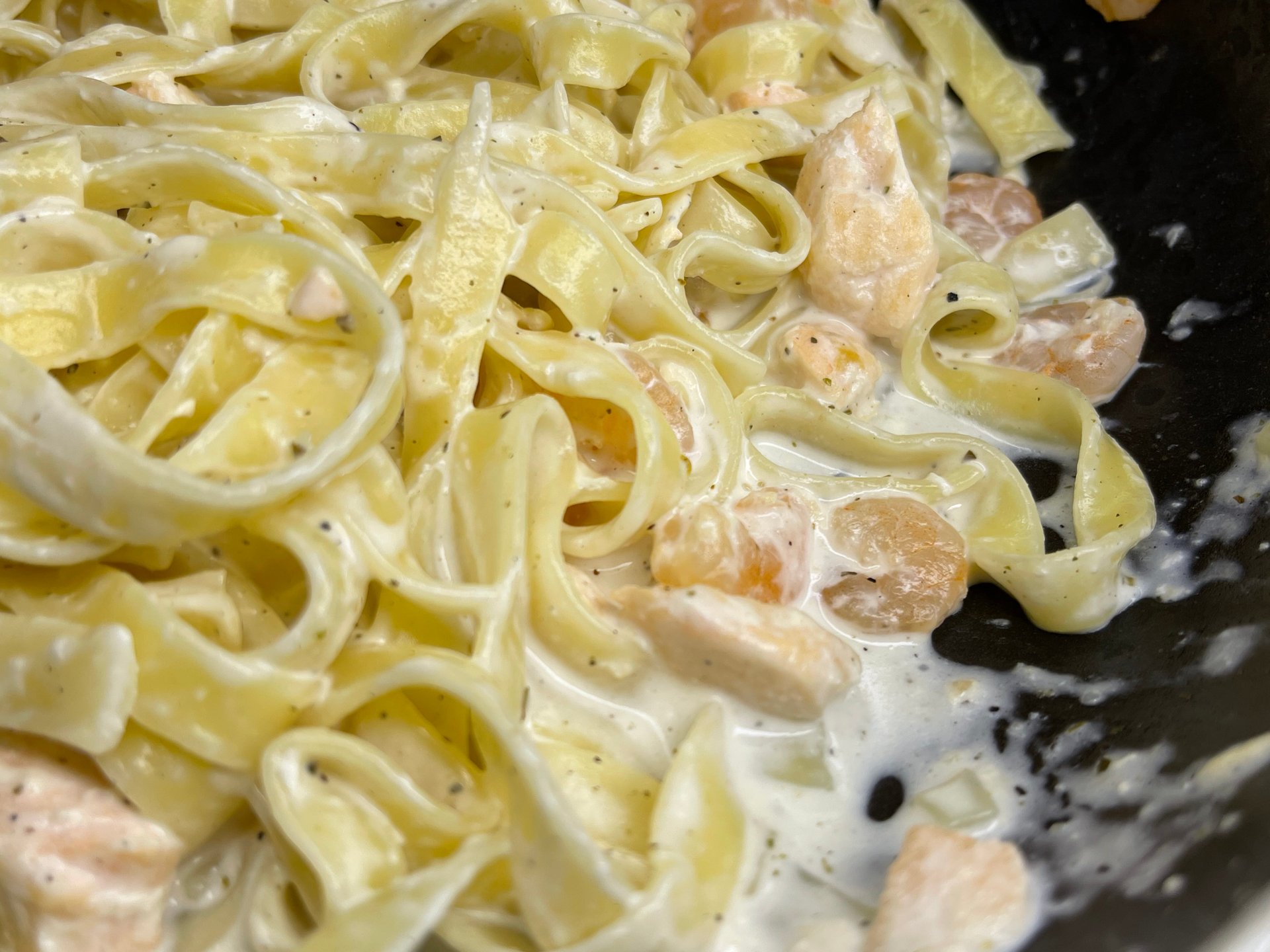 Паста с креветками и лососем - СУПЕР СОЧНАЯ ПП ПАСТА НА РАСТИТЕЛЬНЫХ СЛИВКАХ! смотреть онлайн