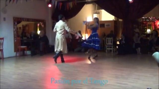 MARIA SOL CORDERO y CRISTIAN ZALAZAR Bailando la Zamba LA SIETE DE ABRIL en GNC La Practica de Tang смотреть онлайн
