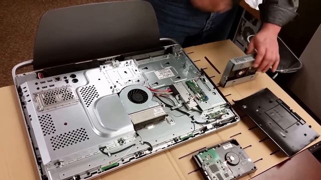 How to replace a hard drive and RAM in an HP TouchSmart 520 PC смотреть онлайн