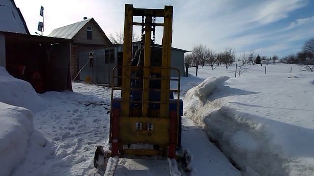 Минитрактор 4х4 с вилочным погрузчиком. смотреть онлайн