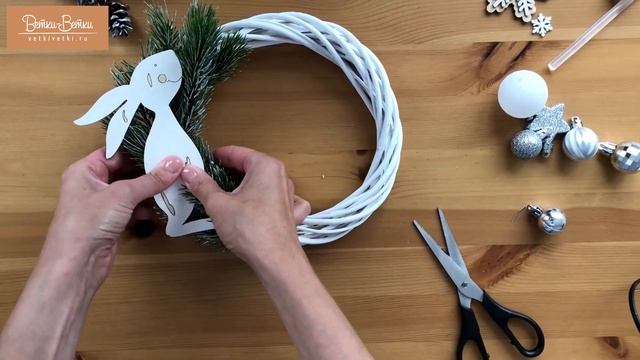 Новогодний венок c кроликом своими руками (основа из лозы) | Мастер класс от vetkivetki.ru смотреть онлайн