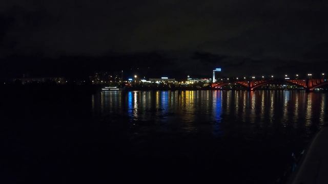 вечерняя прогулка по Енисею на теплоходе, мосты Красноярска смотреть онлайн