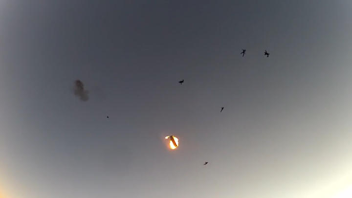 Скайдрайверы спасаются при крушении самолета смотреть онлайн