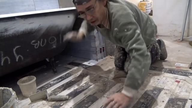 Укладка плитки на боку. Ремонт трешки. смотреть онлайн