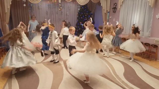НОВОГОДНИЙ БАЛ. ПОДГОТОВИТЕЛЬНАЯ ГРУППА смотреть онлайн