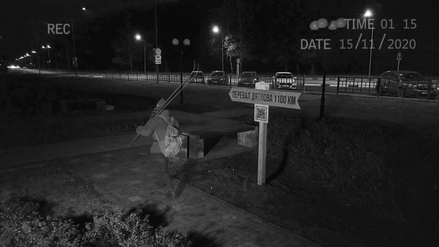 Фантом туриста из прошлого запечатлела камера видеонаблюдения в Нижнем Новгороде смотреть онлайн