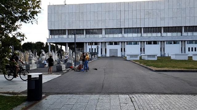 Мать, ради собаки, выгнала из дома сына с семьей и скоро очень горько пожалела