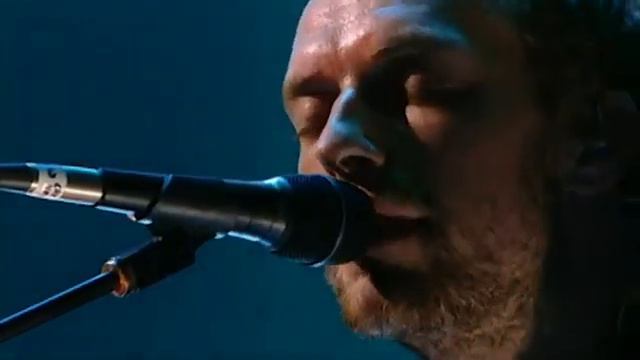 Coldplay Perform