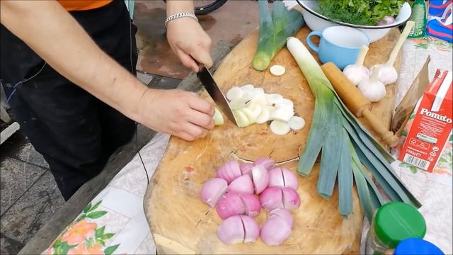 "Большой кусок" в казане на костре. Очень вкусное мясо. смотреть онлайн