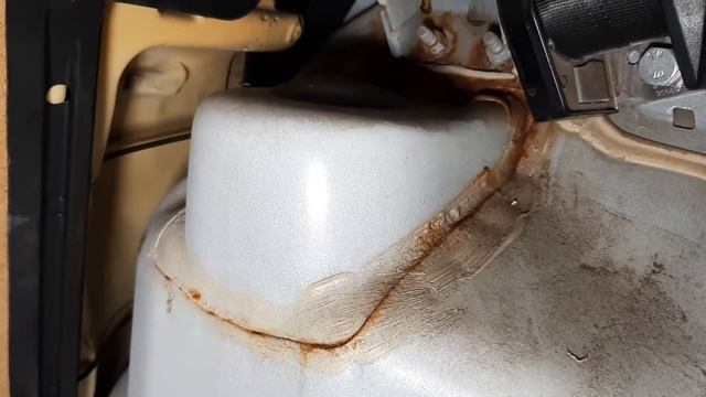 Вскрыл обшивку в багажнике ЛАДА ПРИОРА И ОФИГЕЛ .ЛУЧШЕ ЗАГЛЯНИТЕ ПОКА НЕ ПОЗДНО. смотреть онлайн