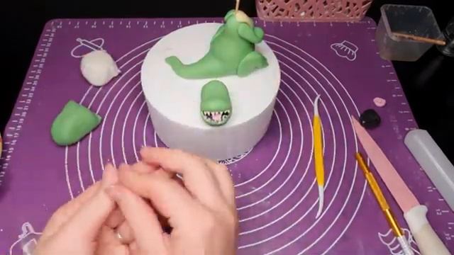 Funny Fondant Dino | Забавный Динозаврик из мастики смотреть онлайн
