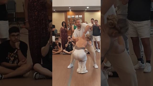 Janis y Zoe Bachata Workshop | İstanbul Social Dance Marathon 2023 смотреть онлайн