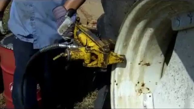 Отбортовыватель AME 11010 in use AG tire смотреть онлайн