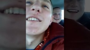 Голосуют два мужика на трассе