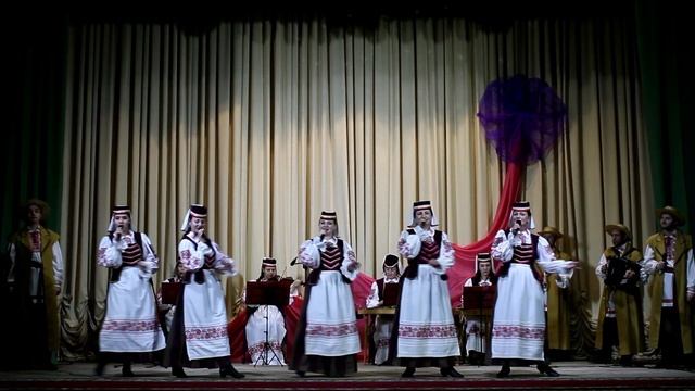 Народный ансамбль песни и музыки "Весялуха" - "Ой,там на ганку" смотреть онлайн