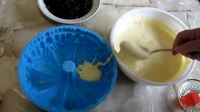 Пирог из простого бисквита с шелковицей смотреть онлайн