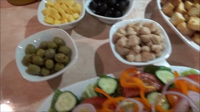 Греческий овощной салат Հունական աղցան Greek Salad смотреть онлайн