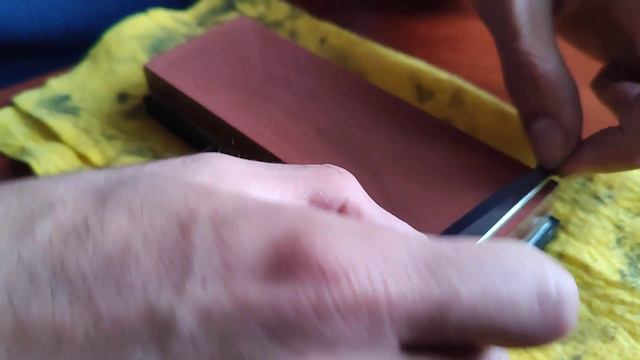 Sharpening a carving knife - Mora 106 woodcarving смотреть онлайн