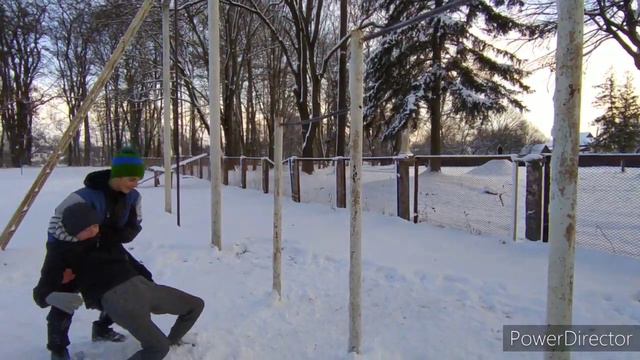 Брат сделал, ВНУТРЕННИЙ ТОПОРИК 😳 смотреть онлайн
