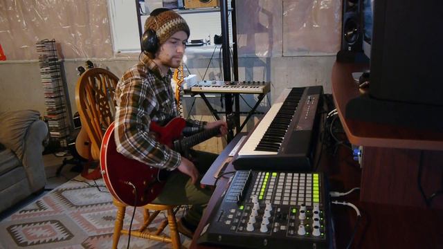 Ableton Live Looping Performance - APC40, Behringer FCB1010, Microkorg, Synth смотреть онлайн