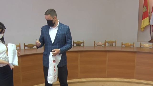 Сегодня в администрации Глава г Ржева Роман Крылов вручил ключи от квартир смотреть онлайн