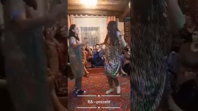 Девушка с Турции танцует памирский танец /вахон туй 2023/ помире сур/ очень красивое танец смотреть онлайн