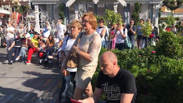 ЕВГЕНИКА поёт на Красной Площади смотреть онлайн