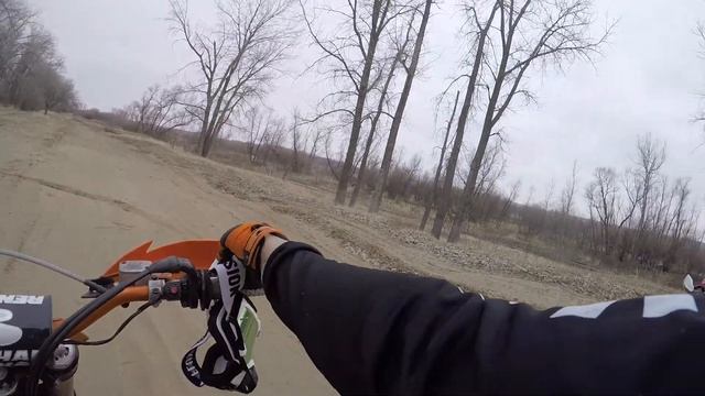 Dirtbikes Race Across 1/4 Mile Of Whoops! (Nearly Crashed!!) смотреть онлайн