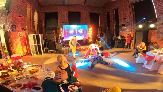 Вечеринка в стиле 90-х. Смотреть всем! Весело, забавно смотреть онлайн