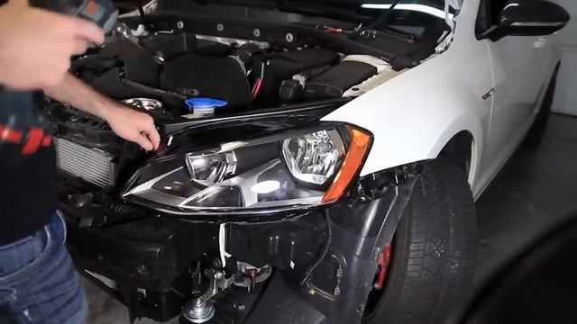 MK7 Golf R Style LED DRL Headlight Install on our MK7 GTI (for Halogen Cars) смотреть онлайн