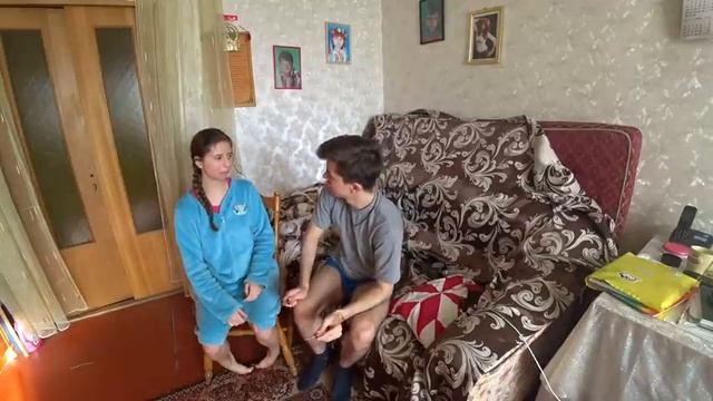 БРАТИК СДЕЛАЛ МЕЙКАП СВОЕЙ СЕСТРЕ / САМЫЙ КРАСИВЫЙ МАКИЯЖ смотреть онлайн