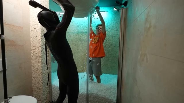 Кто Последний Покинет ДУШЕВУЮ КАБИНУ Челлендж ! смотреть онлайн