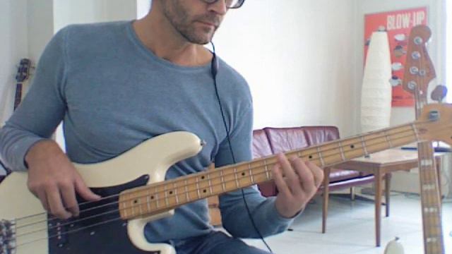 L210 Pentatonic bass fills смотреть онлайн