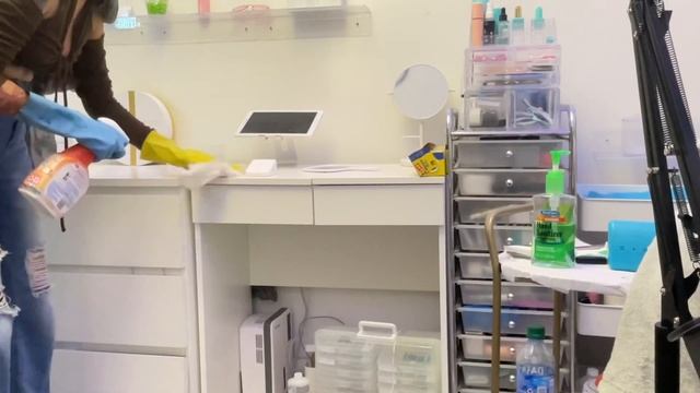 How To Clean Your Lash Room | How To Remove Lash Glue From Your Floors