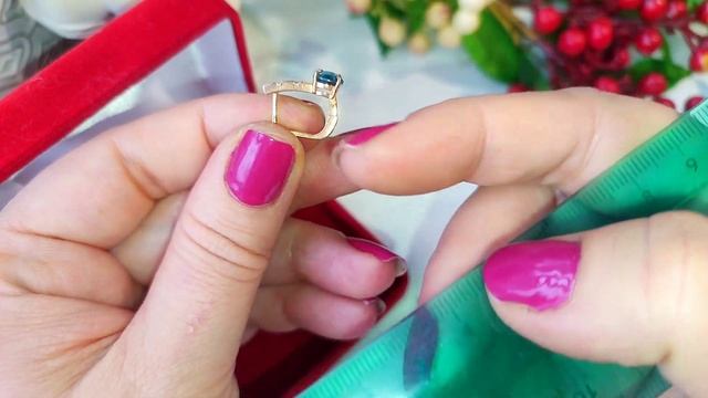 Стильный комплект с Лондон топазами (6мм), кольцо 17,5 размер, серебро 925/ позолота 585, Таиланд