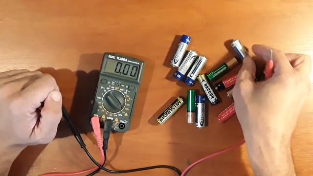 Как проверить пальчиковые аккумуляторы или батарейки(АА,ААА). смотреть онлайн