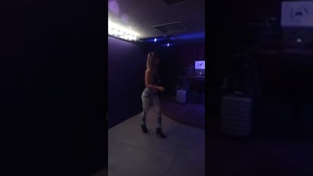 Sara Delhom kizomba Lady Style body expression in Malta смотреть онлайн