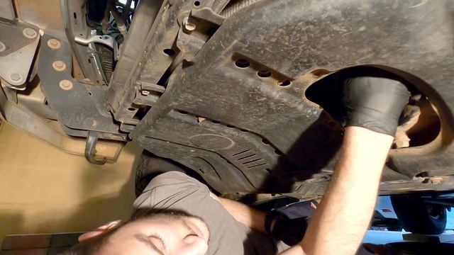 Oil change, Oil Filter, Air Filter - Toyota Landcruiser 100 Series UZJ100 4.7L V8 (1998-2007) смотреть онлайн