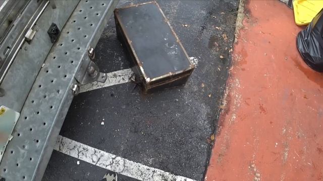 Нашли золото, деньги, оружие, чеки... Вы не поверите где мы это нашли. смотреть онлайн