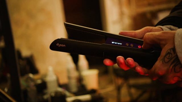 The impact of Fashion Week on hair health. With Dyson at Vivienne Westwood. смотреть онлайн