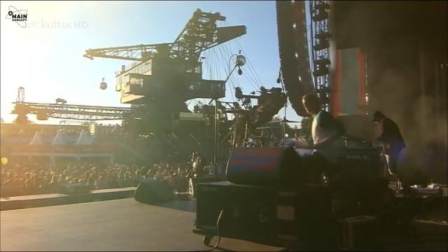 Charli XCX - I Love It (HD live in Germany) смотреть онлайн