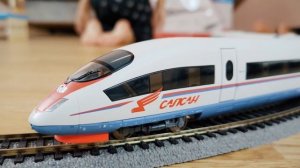 Игрушечная модель железной дороги и скоростного поезда САПСАН компании PIKO