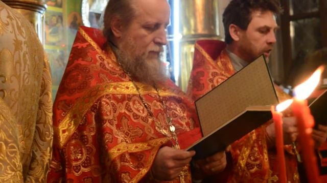 12 апреля 2015 года. Калуга. Свято-Никольский храм. Фрагменты Пасхальной службы смотреть онлайн