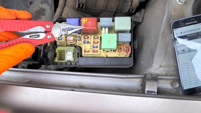 2000 Toyota Corolla Headlight Fuses & Relays смотреть онлайн