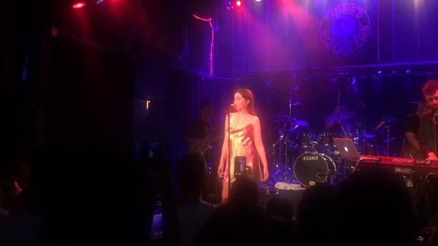 Sabrina Claudio Unravel Me live in Chicago